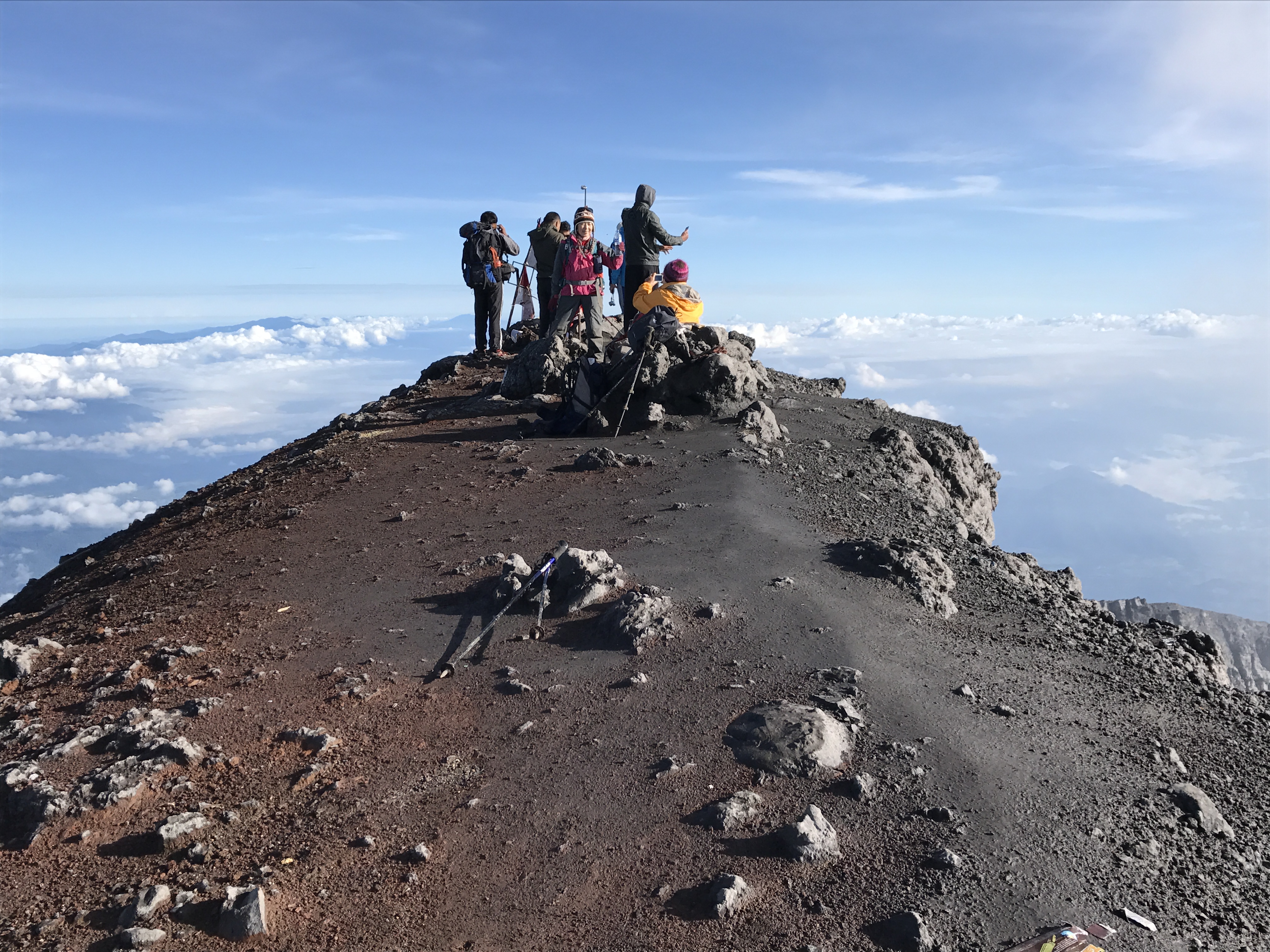 インドネシア スマトラ島 最高峰クリンチ山 登頂 - 旅の本棚 スタッフ